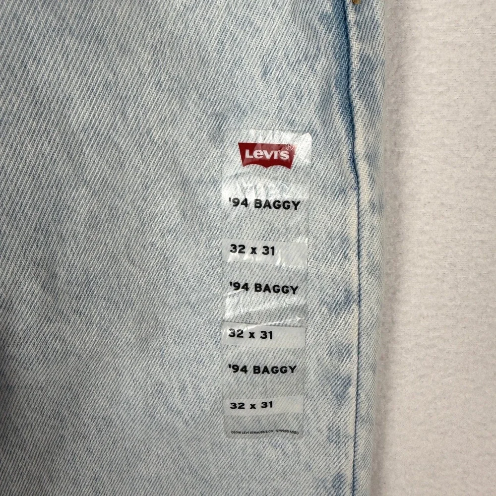 NEW Levi's 94 Baggy Jeans Womens 32x31 Light Blue Acid Wash Straight A3510-0034